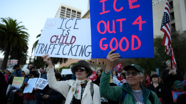 Protestos contra nova morte às mãos do ICE enchem as ruas dos EUA