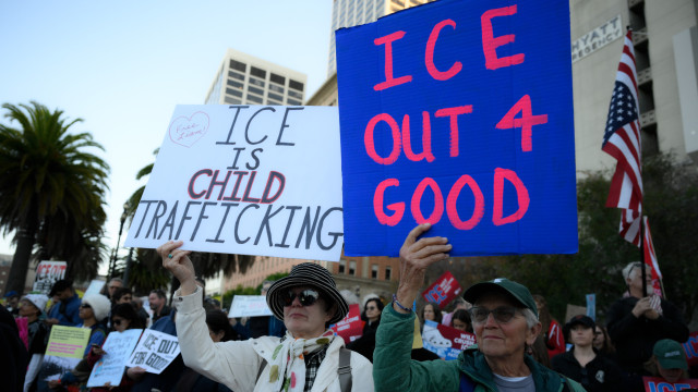 Protestos contra nova morte às mãos do ICE enchem as ruas dos EUA