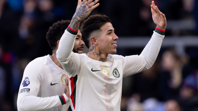 Chelsea sobe ao top-4, Villa bate Newcastle e Forest 'responde' a NES