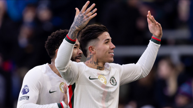 Chelsea sobe ao top-4, Villa bate Newcastle e Forest 'responde' a NES