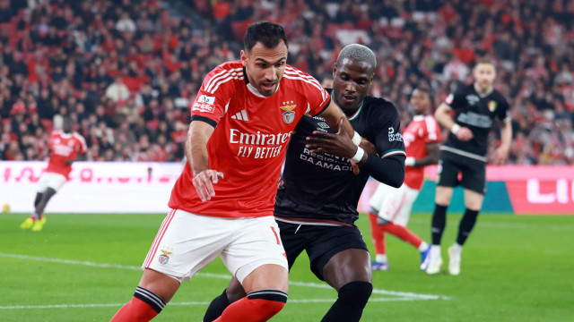 EM DIRETO: Famalicão e Benfica vencem ao intervalo