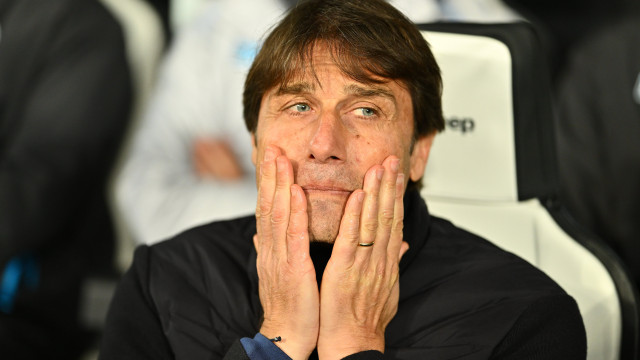 Napoli perde com Juventus e atrasa-se nas contas pelo título