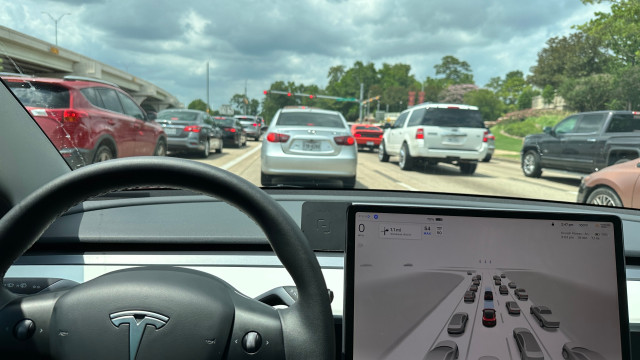 Carros autónomos da Tesla podem chegar à Europa já no próximo mês