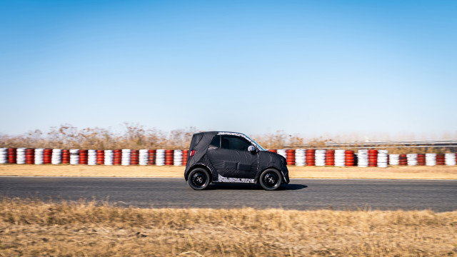 Protótipo do sucessor elétrico do Smart fortwo será revelado em abril