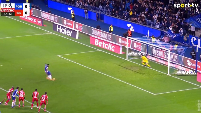 'Fantasmas' afastados. Samu foi chamado a bater penálti e não desiludiu