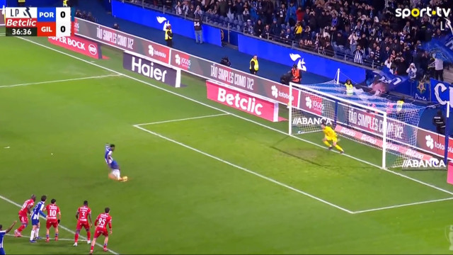 'Fantasmas' afastados. Samu foi chamado a bater penálti e não desiludiu