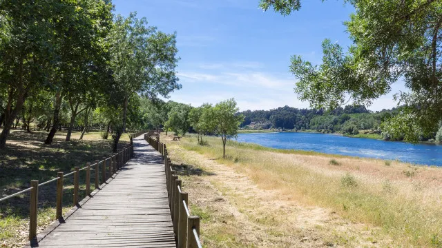 
                    Jovem desaparece após ir nadar no rio Minho. Espanha ajuda ao resgate
                