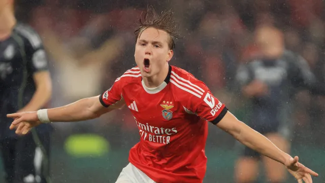 Antigo pupilo de Mourinho rendido a Andreas Schjelderup: "Pode jogar..."