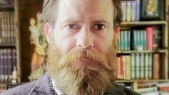 Ex-astro mirim de 'Os Batutinhas' escolhe vida simples em voto de pobreza