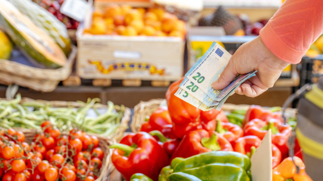 Cabaz alimentar tem maior descida do ano. Custa agora 251,29 euros
