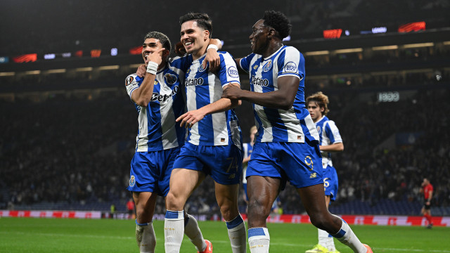 FC Porto finta susto inicial (e histórico negativo) e ruma aos 'oitavos'