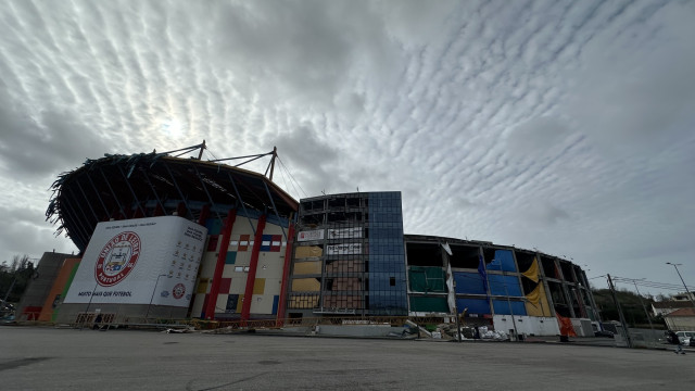 Estádio de Leiria tem cobertura danificada e estrutura em análise