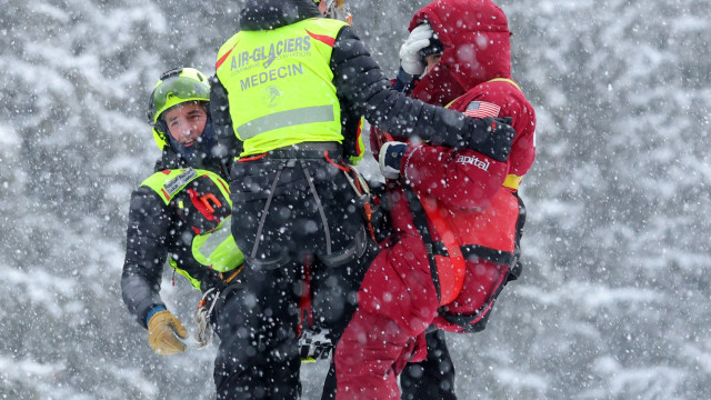 Lindsey Vonn sofre queda aparatosa e tem de ser retirada de helicóptero 