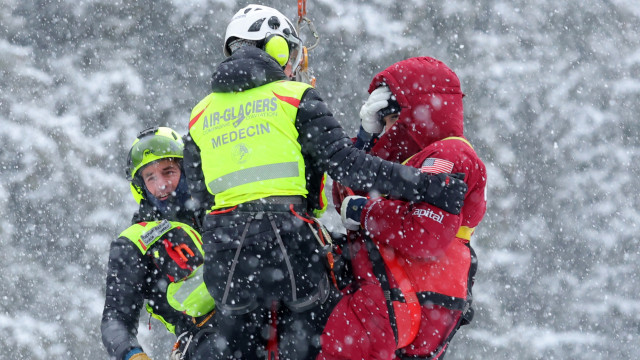 Lindsey Vonn sofre queda aparatosa e tem de ser retirada de helicóptero
