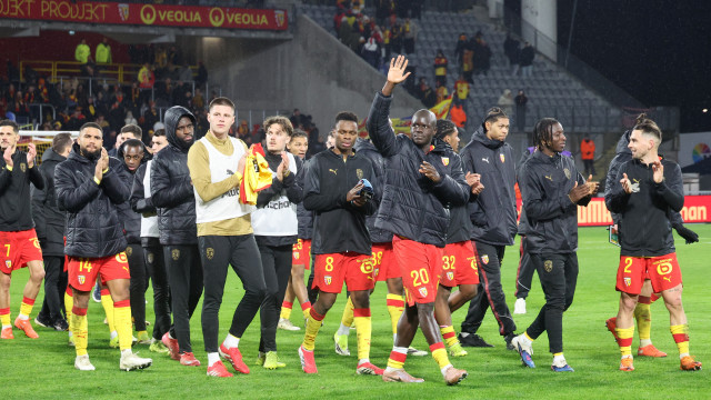 Lens regressa provisoriamente à liderança e volta a pressionar o PSG