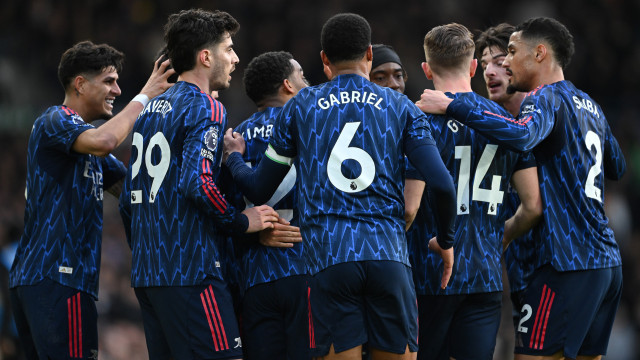 Arsenal regressa à senda das vitórias com goleada em Leeds