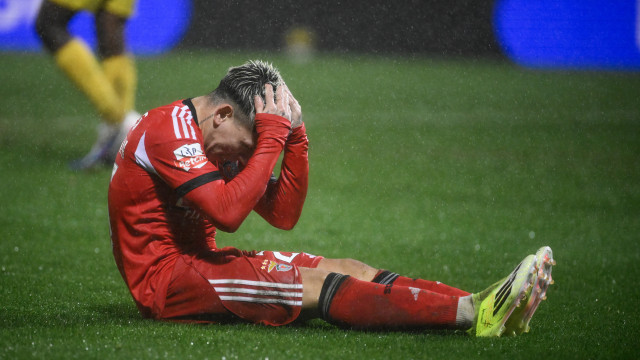 Tondela não é o Real Madrid. Benfica escorrega e vê rivais à distância