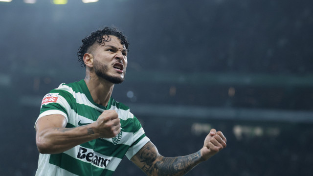 Fora de horas ou não, Suárez aparece sempre no horário certo do Sporting