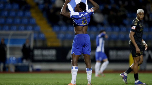 No 'batatal' de Rio Maior, FC Porto parou no vermelho e vê verde à perna