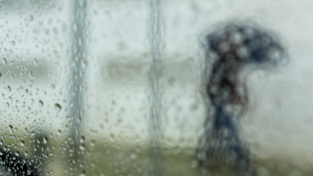 Previsões agravam-se... e já são 12 os distritos sob aviso devido à chuva