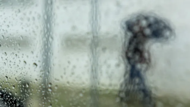 
                    Previsões agravam-se... e já são 12 os distritos sob aviso devido à chuva
                