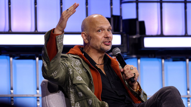 Está na altura de a Apple lançar um novo iPod, diz criador do gadget