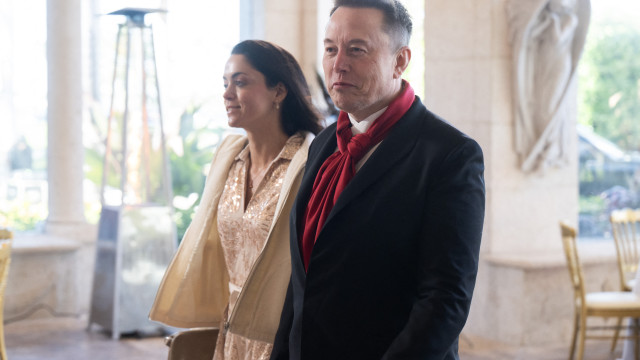 Elon Musk, o homem mais rico do mundo, está ainda mais rico