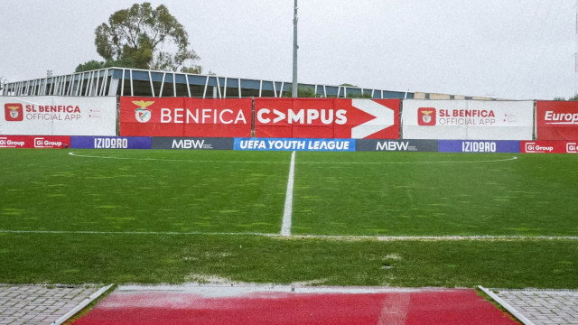 Chuva de golos guia Benfica aos 'oitavos'. Sporting vence nos descontos
