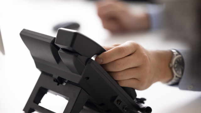 Apoios, moratórias... Esta linha (grátis) ajuda a esclarecer direitos