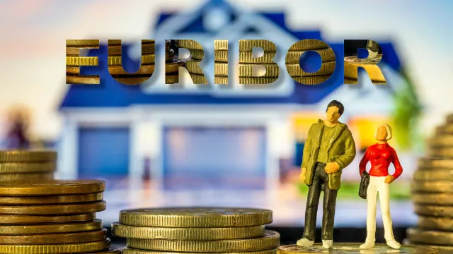 
                    Taxa Euribor desce a três meses, mas sobe a seis e a 12 meses
                