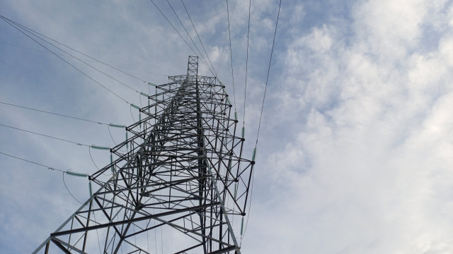 ERSE proíbe cortes de luz por falta de pagamento onde há calamidade