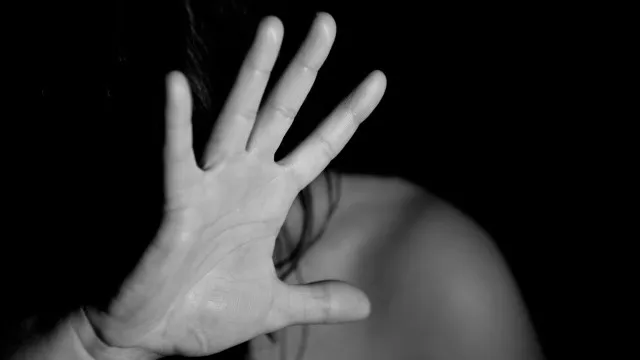 Homem de 36 anos fica em prisão preventiva por agredir companheira