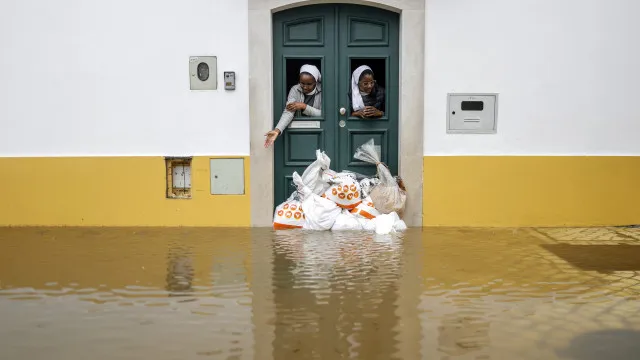 
                    Cinco meses depois de tempestades, recuperação continua lenta
                