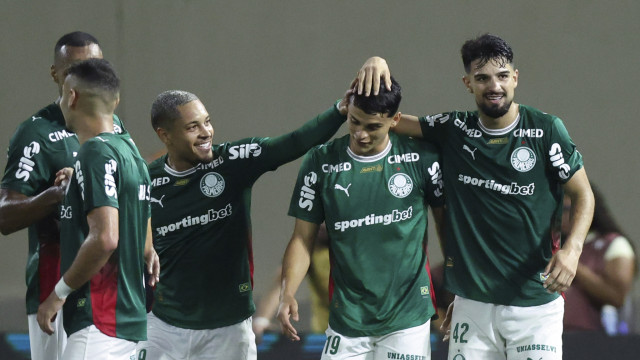 Quem fica no banco do Palmeiras com chegada de Arias