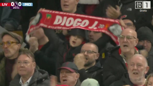 Não esquecem. A arrepiante homenagem de adeptos do Liverpool a Diogo Jota