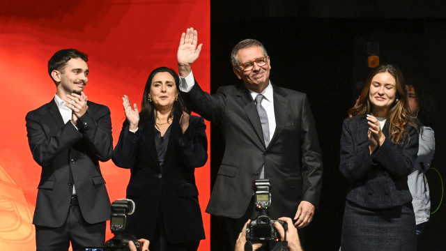 Seguro eleito Presidente com 