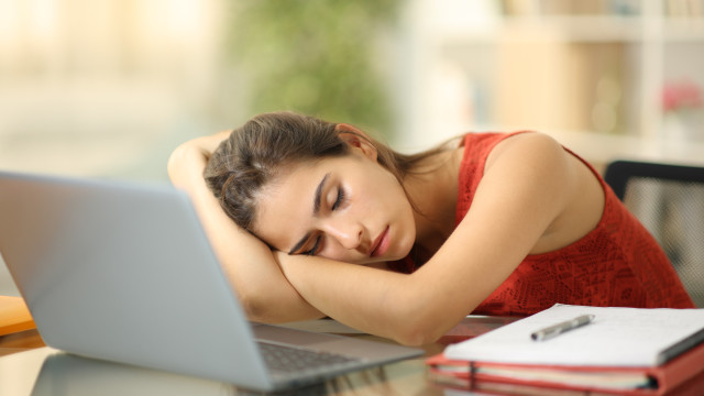 Adormece em todo o lado? Atenção, pode ser narcolepsia. Médico explica