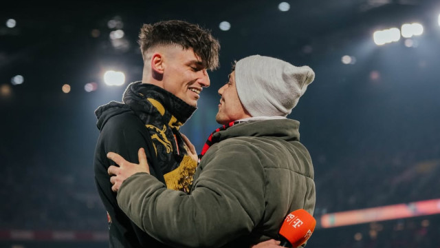 Árbitro que pediu namorado em casamento no relvado acaba agredido em casa