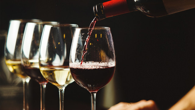 Os grandes vinhos portugueses que custam menos de 7 euros