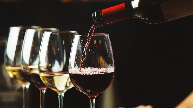 Os grandes vinhos portugueses que custam menos de 7 euros