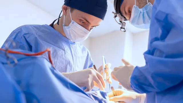 
                    Aumento de procura e denúncias na estética motivam campanha de alerta
                