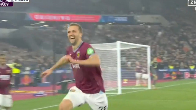 Foi assim o golo que deixou o United (e o adepto cabeludo) a desesperar