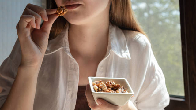 Quatro alimentos (essenciais) com mais ómega-3 do que o peixe