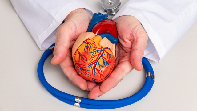 Três bebidas que prejudicam a saúde das artérias, alerta um cardiologista