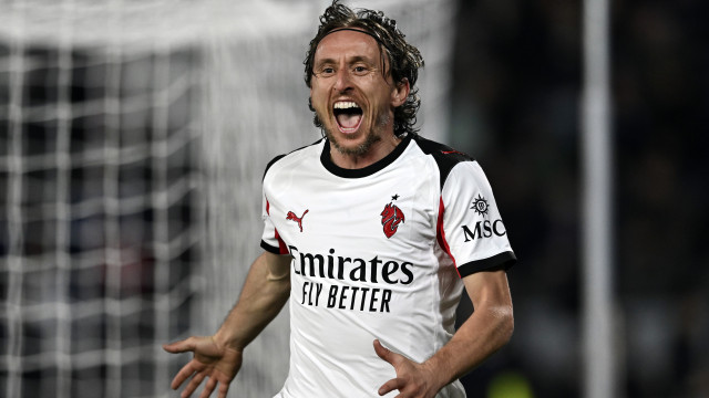 Modric salva AC Milan, com Rafael Leão a ajudar a subir 'torre' Pisa
