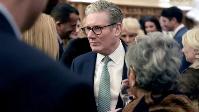 
                    Starmer investigado por alegadas mentiras sobre Mandelson? Câmara vota
                