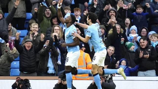 Manchester City liga 'modo poupanças' e segue em frente na Taça