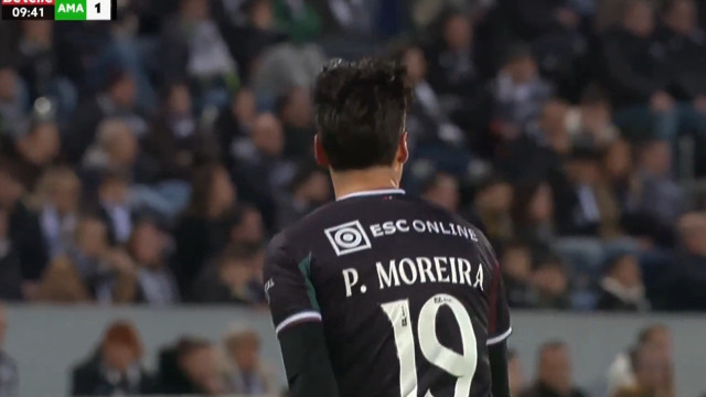 Paulo Moreira marcou em Guimarães, mas a assistência está a dar que falar