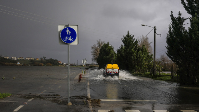 AO MINUTO: Busca por idosos suspensa; Em Alcácer, vota-se por