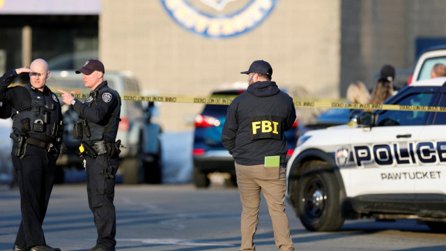 As imagens do tiroteio durante jogo de hóquei no gelo nos Estados Unidos